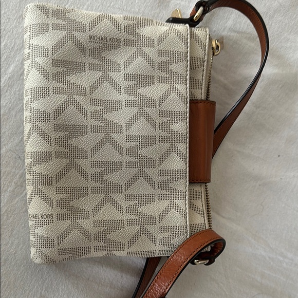 Michael Kors Crossbody Bag in White and Brown with Monogram - Picture 3 of 7